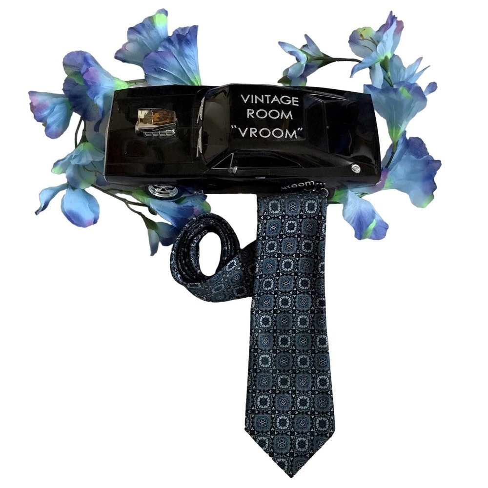 Connoisseur by Rodney Lightly Embroidered Pattern Tie